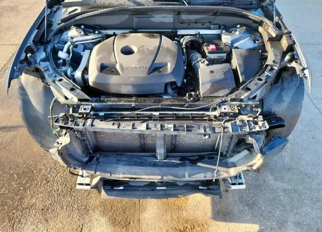 2021 VOLVO XC60 T5 INSCRIPTION  