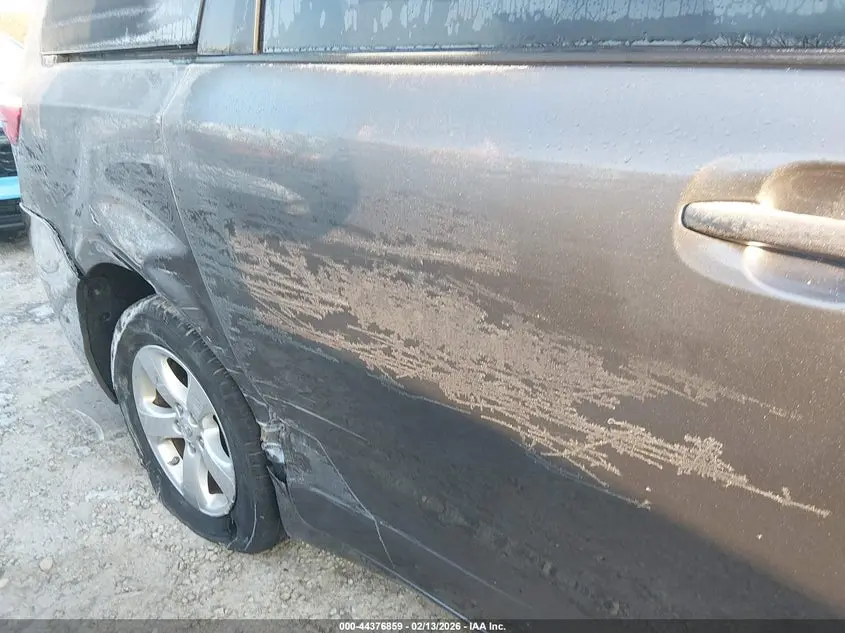 2017 TOYOTA SIENNA LE