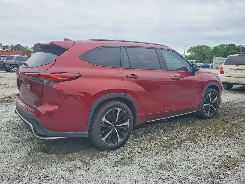 2022 TOYOTA HIGHLANDER XSE  