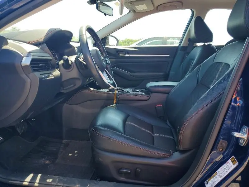 2024 NISSAN ALTIMA SR  