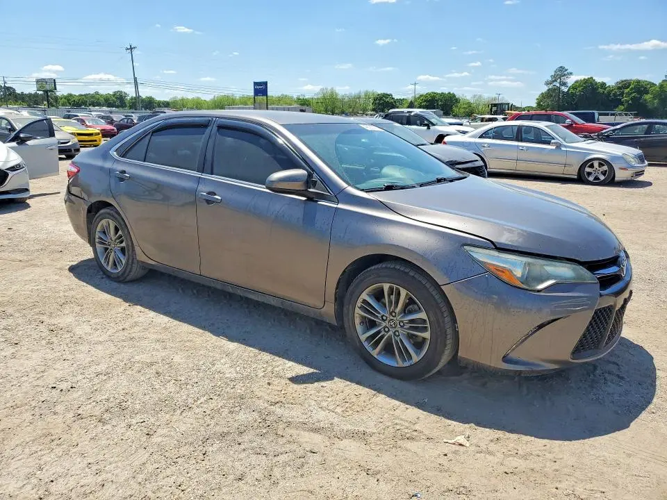 2016 TOYOTA CAMRY SE  