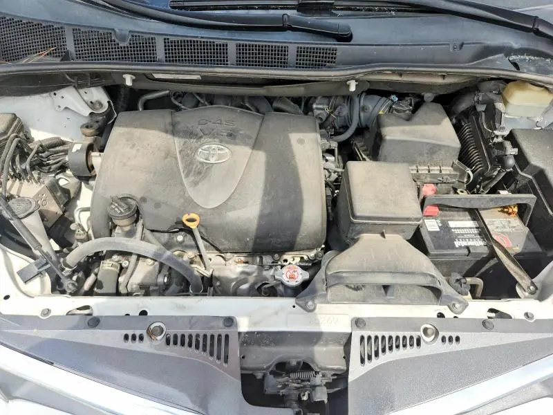 2019 TOYOTA SIENNA XLE 8-PASSENGER  