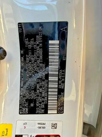 2012 TOYOTA SIENNA LE 8-PASSENGER  