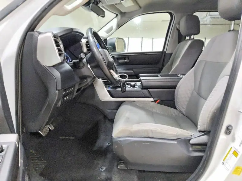 2022 TOYOTA TUNDRA SR5  