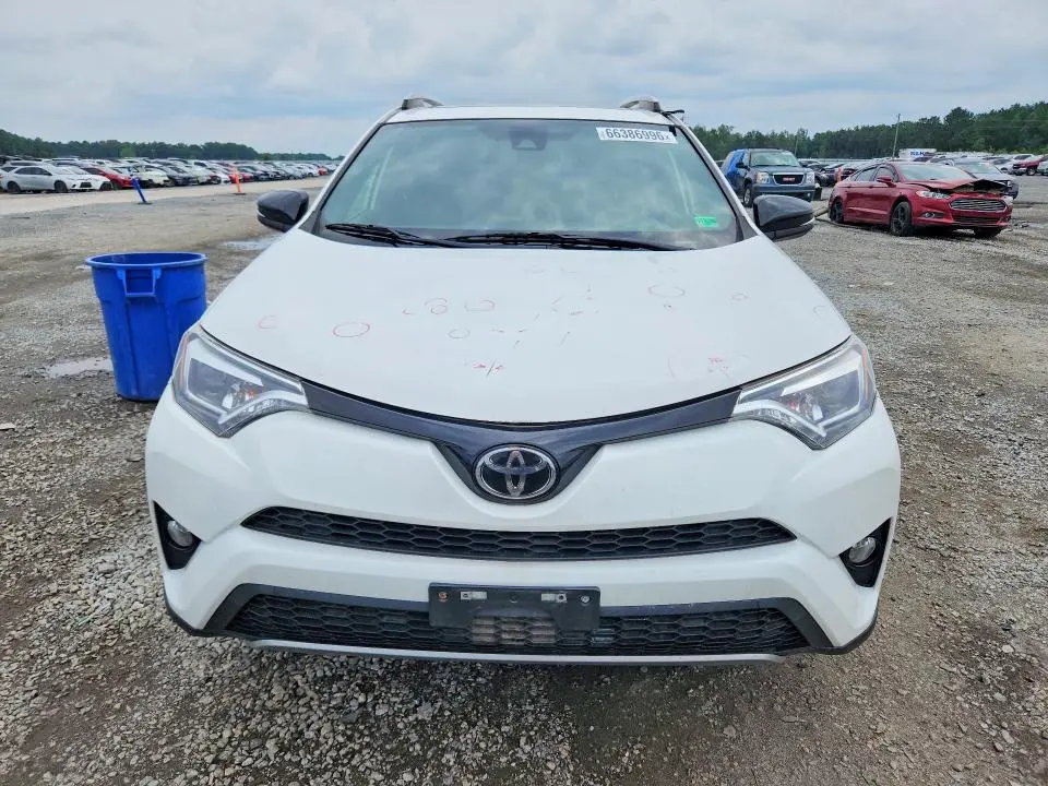2017 TOYOTA RAV4 SE  
