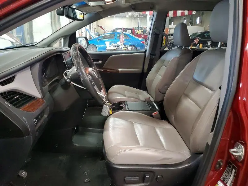 2015 TOYOTA SIENNA XLE  
