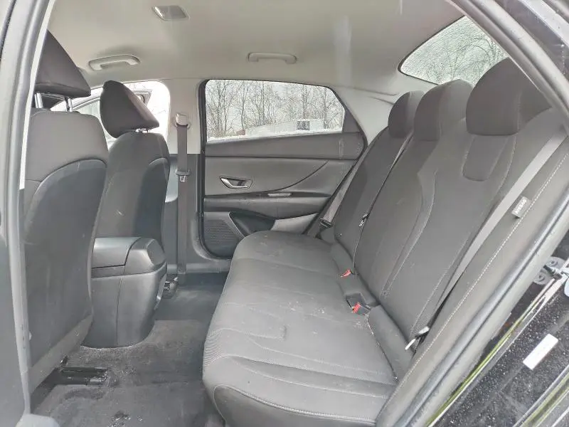 2025 HYUNDAI ELANTRA SE  