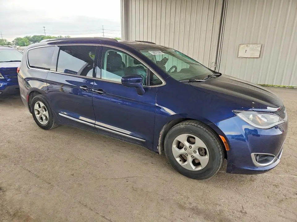 2017 CHRYSLER PACIFICA TOURING L PLUS  