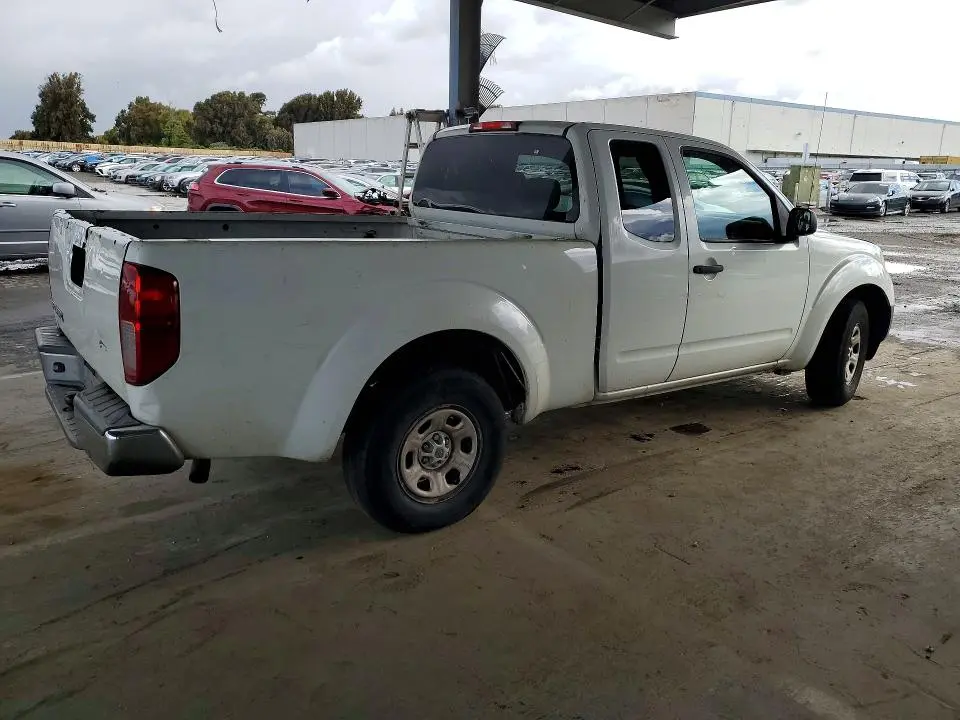 2014 NISSAN FRONTIER S  