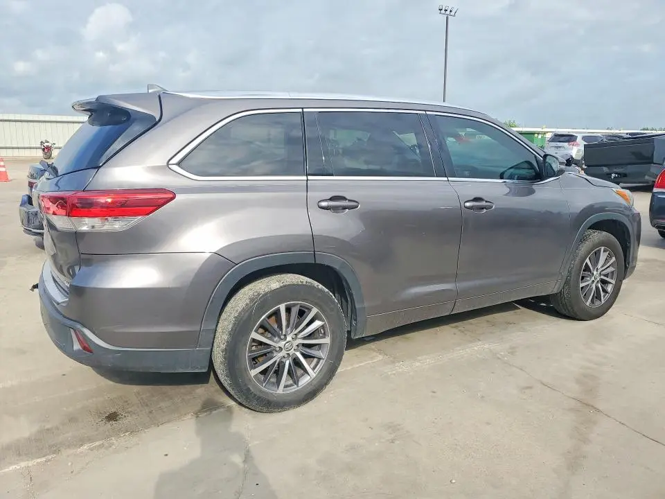 2017 TOYOTA HIGHLANDER XLE  