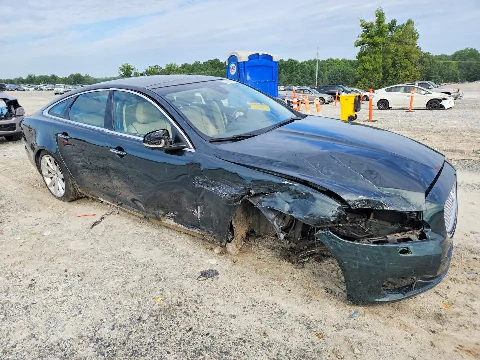 2011 JAGUAR XJ   