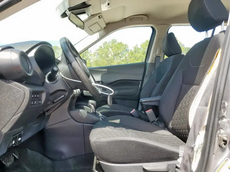 2022 NISSAN KICKS S  