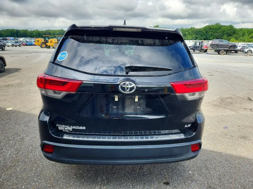 2017 TOYOTA HIGHLANDER LE PLUS  
