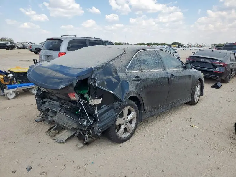 2011 TOYOTA CAMRY SE  