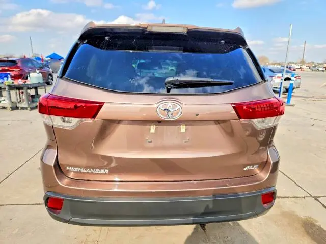 2017 TOYOTA HIGHLANDER SE  