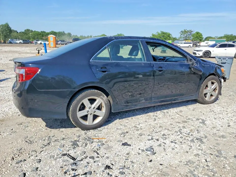 2014 TOYOTA CAMRY SE  