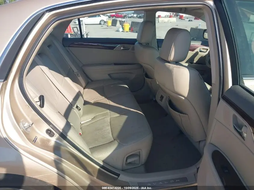 2010 TOYOTA AVALON XLS