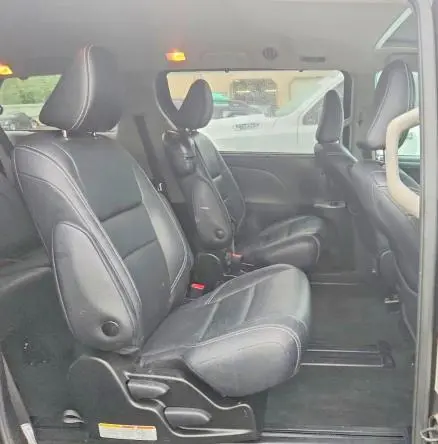 2018 TOYOTA SIENNA SE 8-PASSENGER  