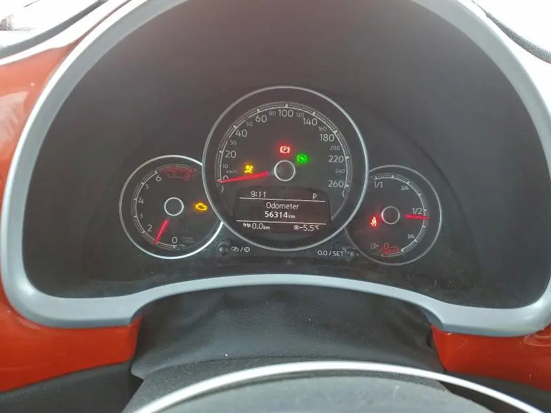 2018 VOLKSWAGEN BEETLE SE  