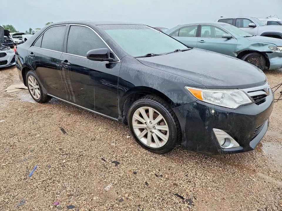 2013 TOYOTA CAMRY XLE  