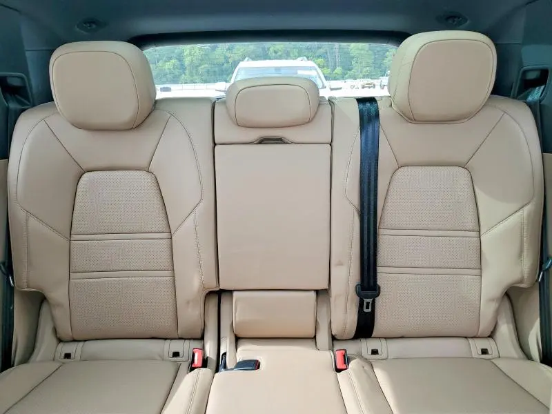 2019 PORSCHE CAYENNE   