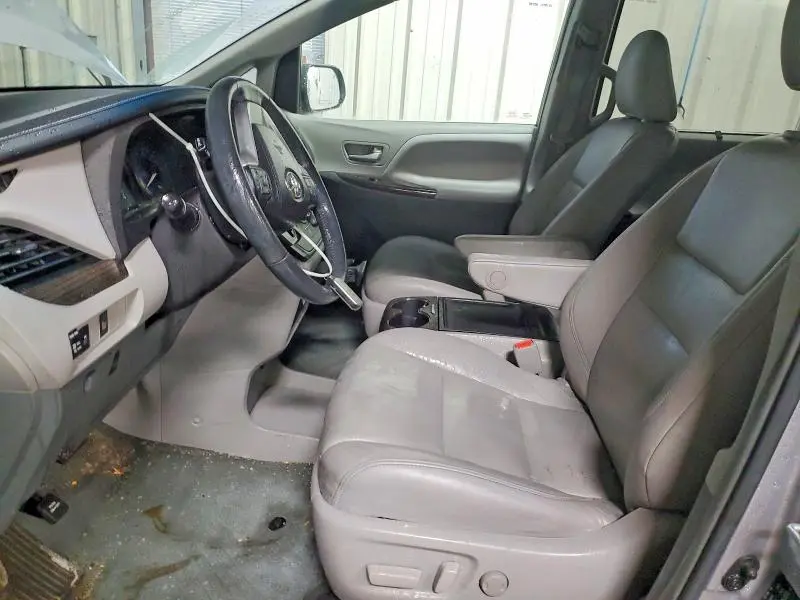 2015 TOYOTA SIENNA XLE 8-PASSENGER  
