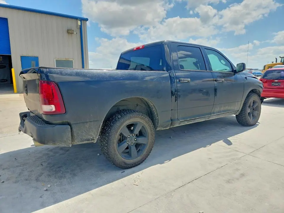 2015 RAM 1500 ST  