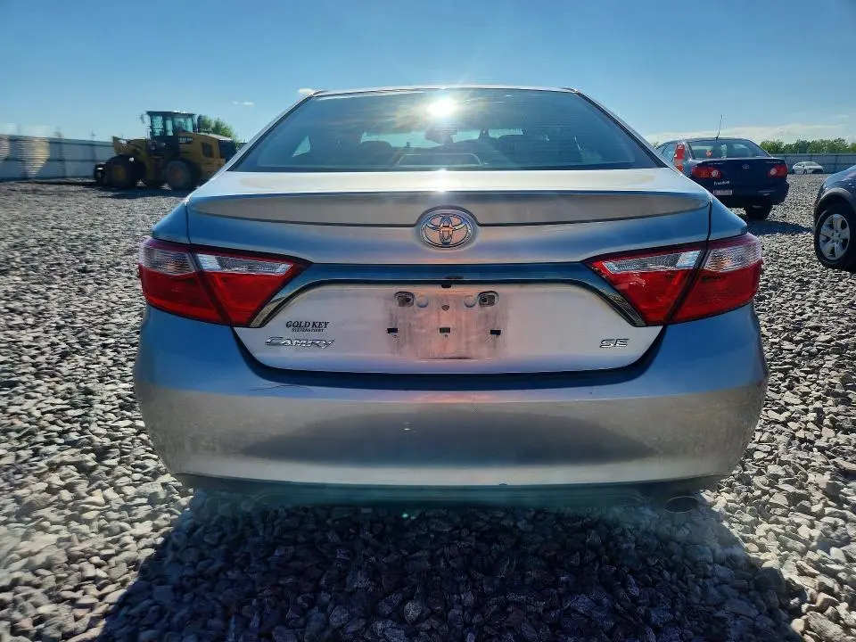 2015 TOYOTA CAMRY SE  