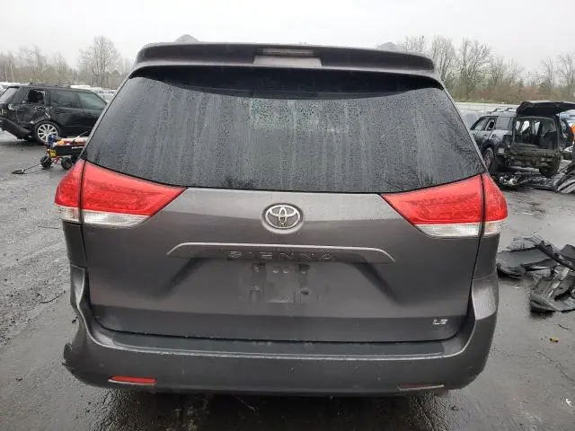 2011 TOYOTA SIENNA LE  