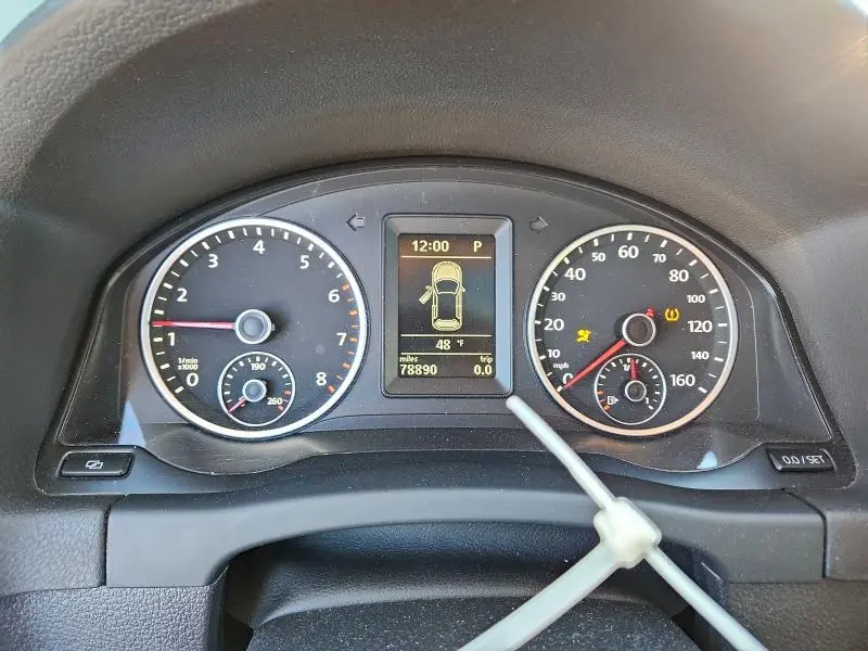 2011 VOLKSWAGEN TIGUAN S  