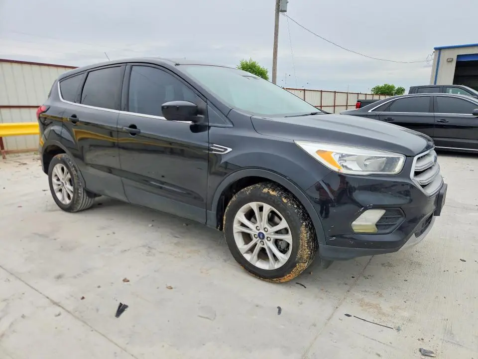 2019 FORD ESCAPE SE  