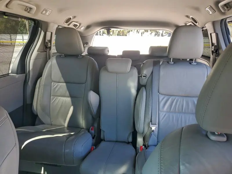 2015 TOYOTA SIENNA XLE  