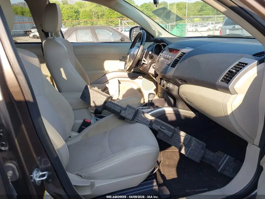 2011 MITSUBISHI OUTLANDER SE