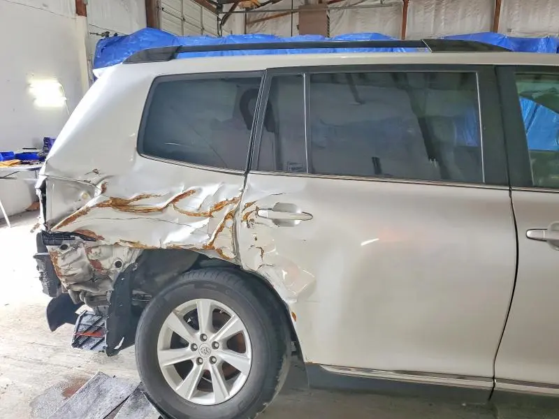 2011 TOYOTA HIGHLANDER SE  