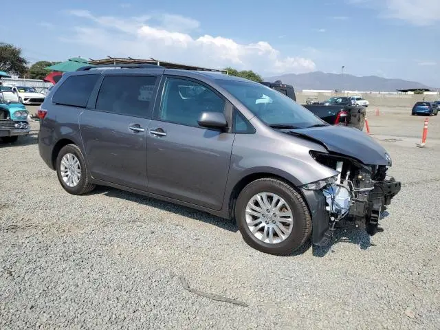 2017 TOYOTA SIENNA XLE  