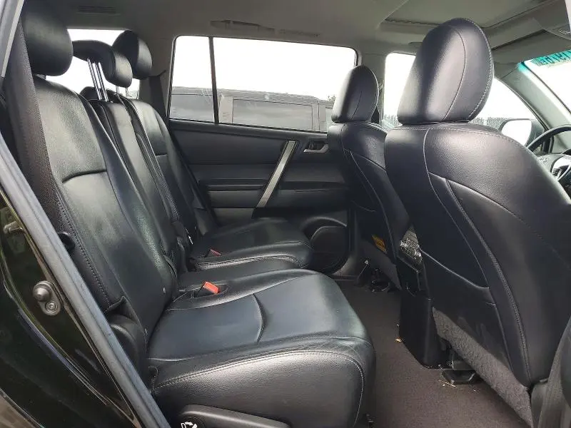 2012 TOYOTA HIGHLANDER SE  