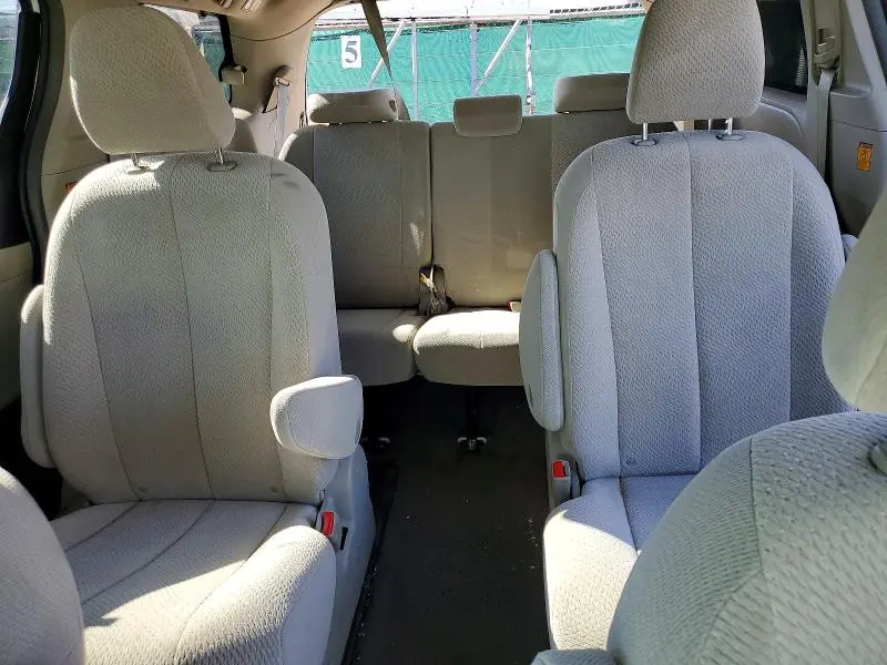 2011 TOYOTA SIENNA LE  