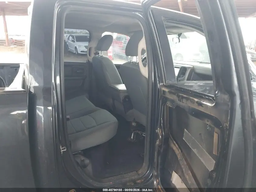 2018 RAM 1500 EXPRESS  4X4 6'4 BOX