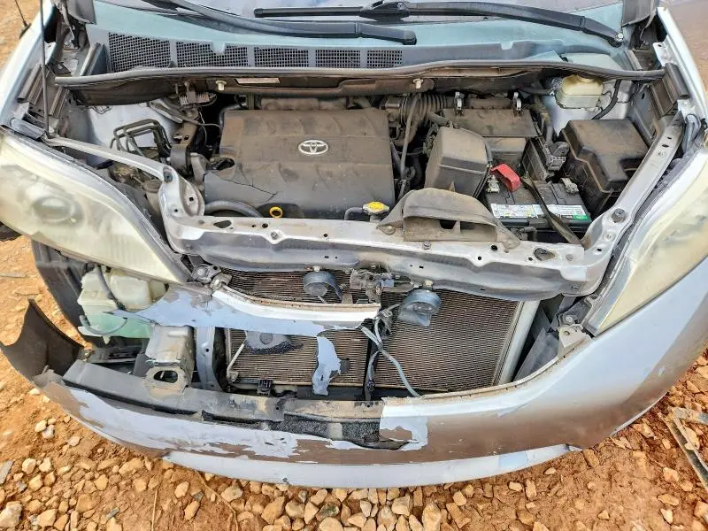 2011 TOYOTA SIENNA LE  