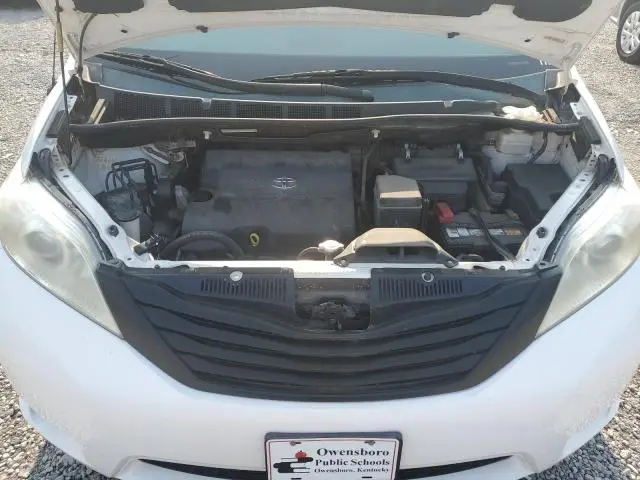 2013 TOYOTA SIENNA   