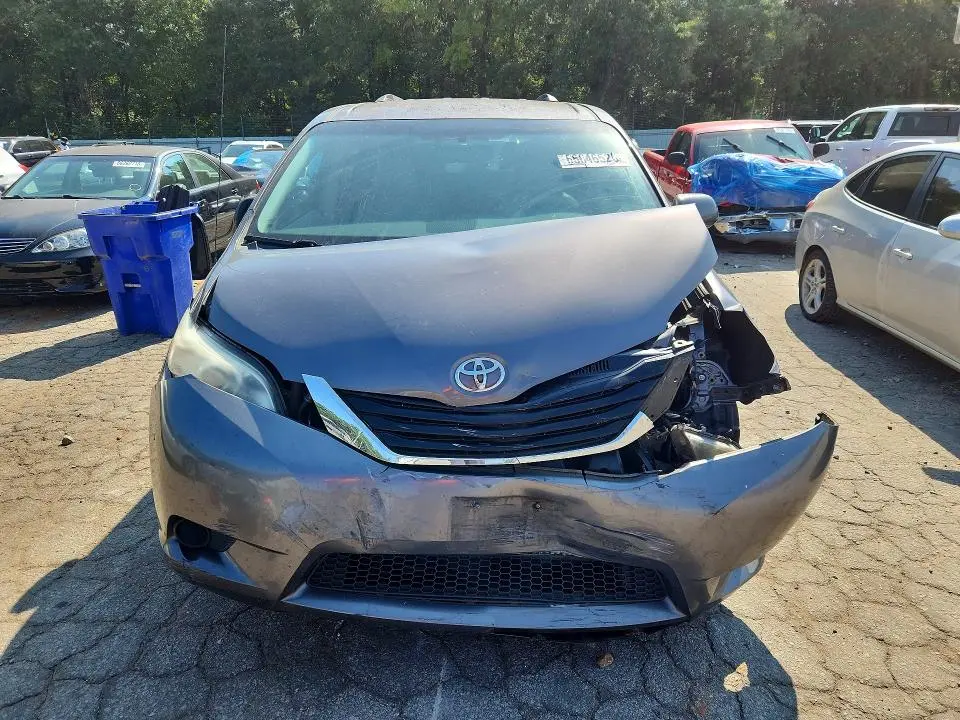 2011 TOYOTA SIENNA LE  