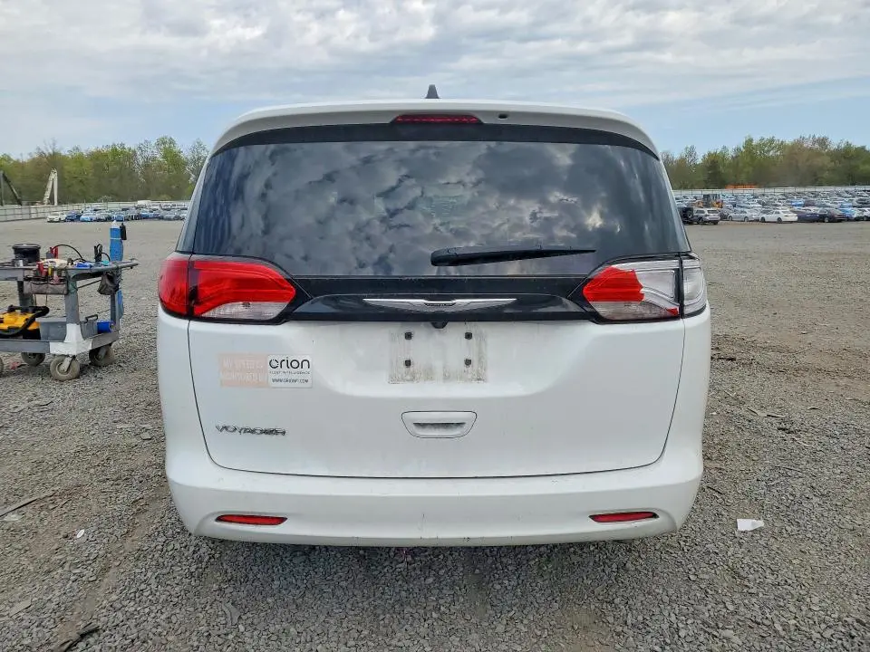2022 CHRYSLER VOYAGER LX  