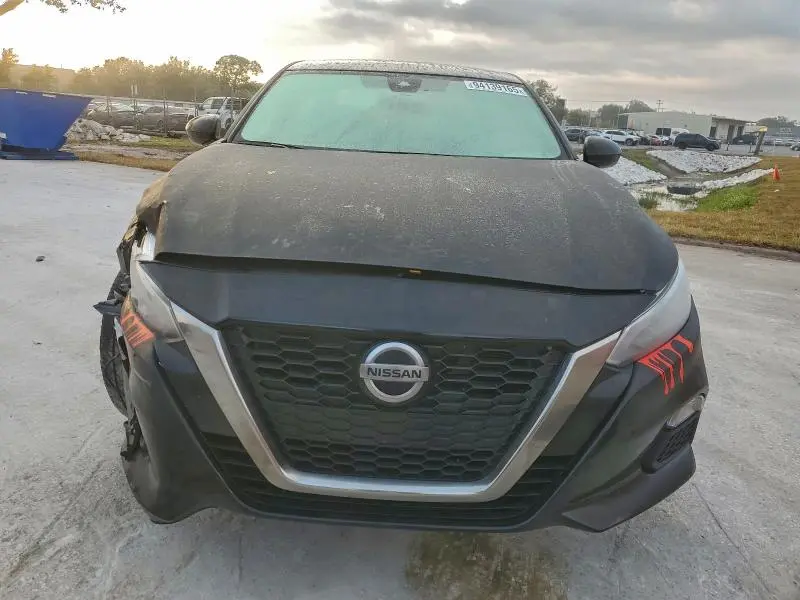 2022 NISSAN ALTIMA SR  