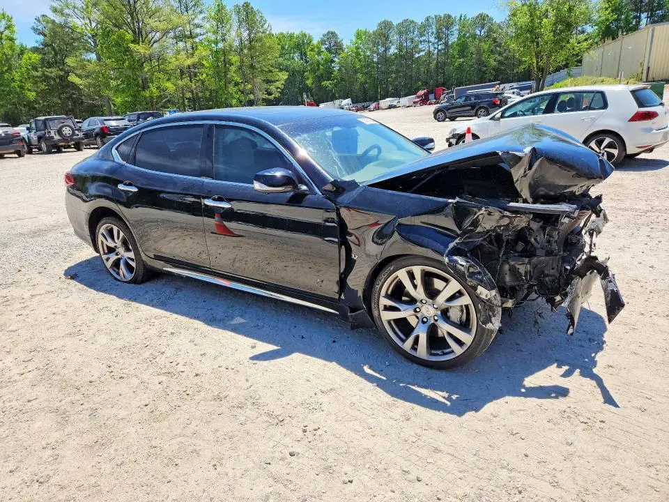 2017 INFINITI Q70L 3.7  