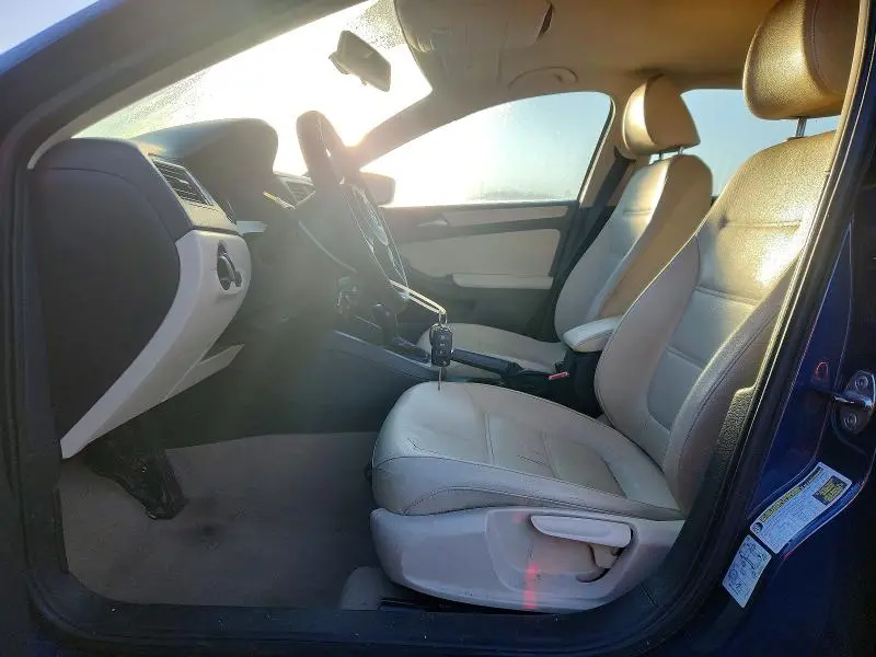 2012 VOLKSWAGEN JETTA SE  