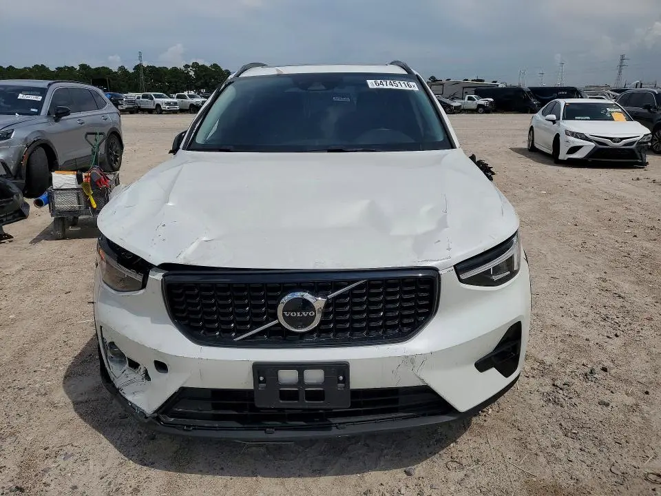 2026 VOLVO XC40 PLUS  