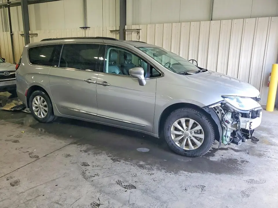 2017 CHRYSLER PACIFICA TOURING L  