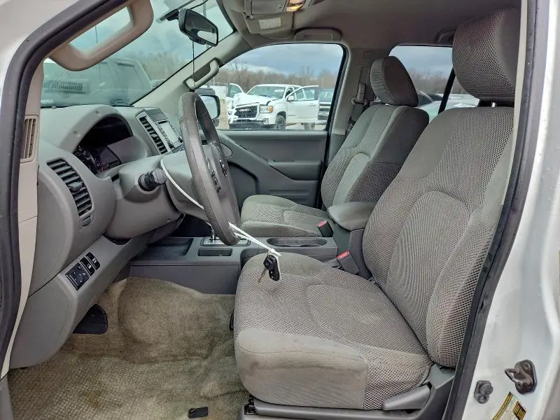 2015 NISSAN FRONTIER SV  