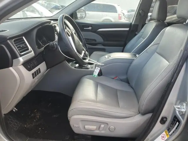 2019 TOYOTA HIGHLANDER SE  