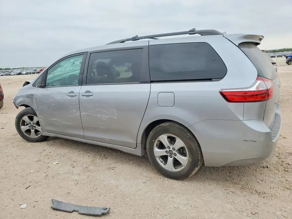 2018 TOYOTA SIENNA LE 8-PASSENGER  